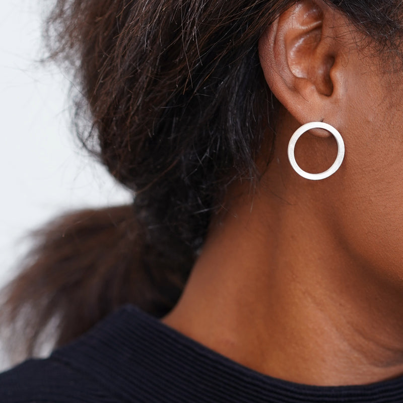 TUOHI Jewelry MUOTO Round Earrings