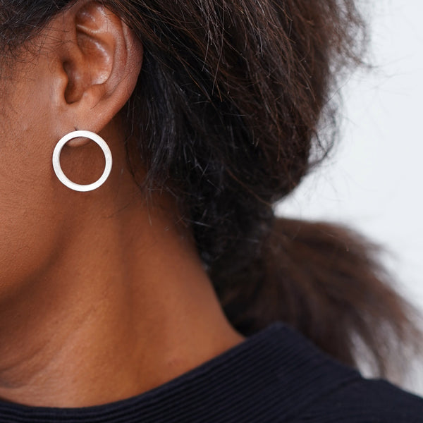 TUOHI Jewelry MUOTO Round Earrings, Medium